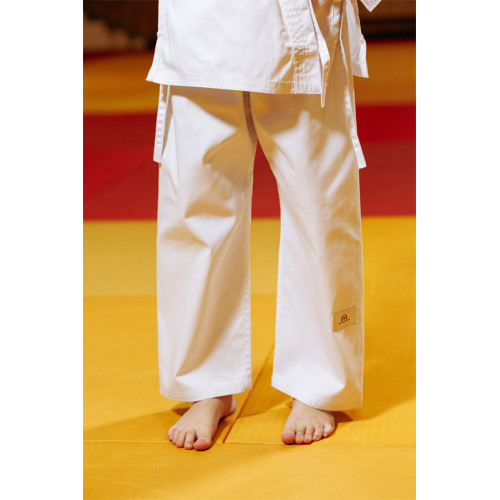 Біле дитяче кімоно для хлопчиків, карате, TM BUDOGI, щільність 240 гр/м.кв.